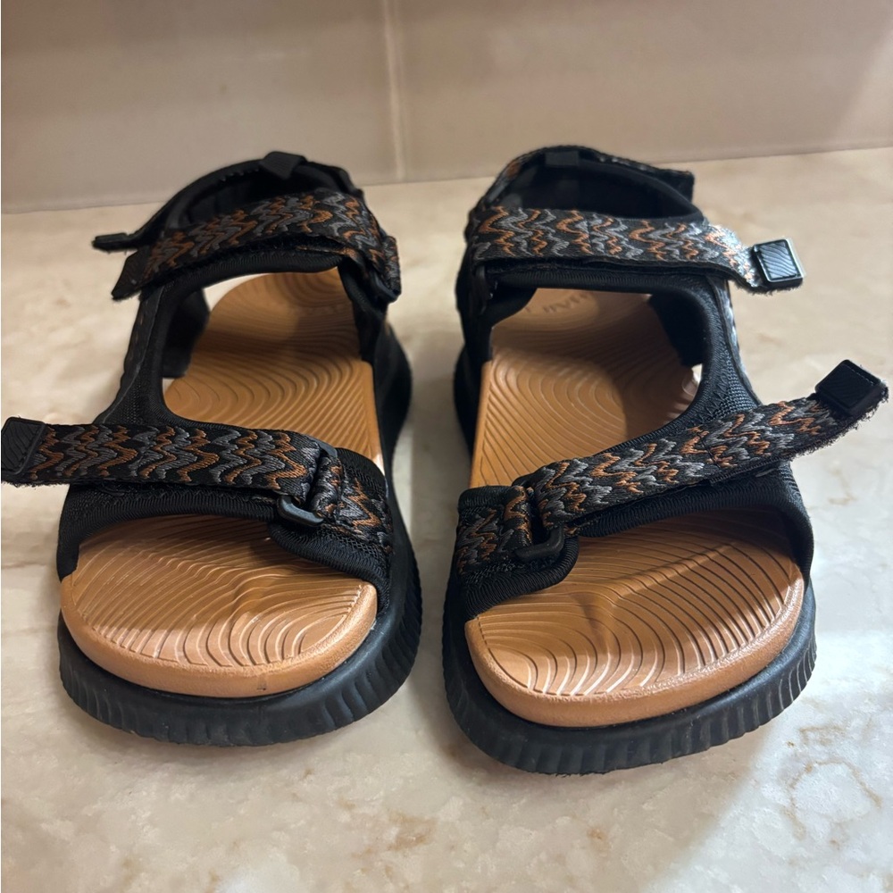 Women's Black and Tan Sandals